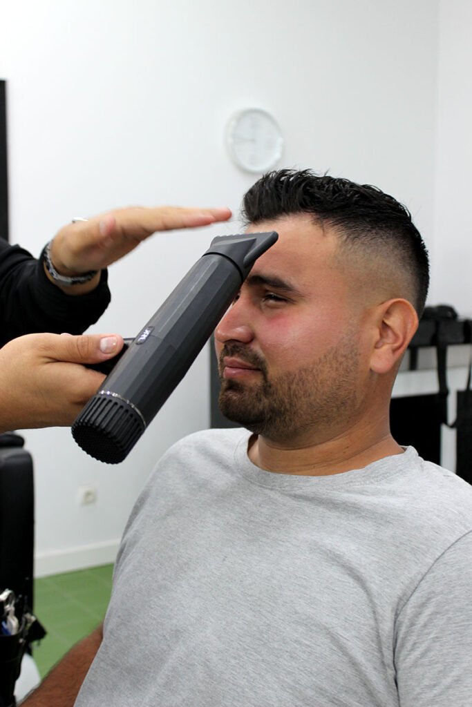 Cortes y barbas de precisión en Madrid 28002 | El Legado The Barber’s Cut