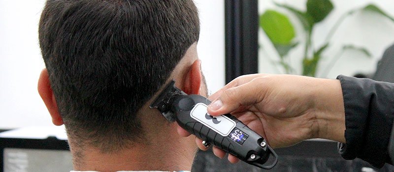 Cortes y barbas de precisión en Madrid 28002 | El Legado The Barber’s Cut | Peluquería para hombres